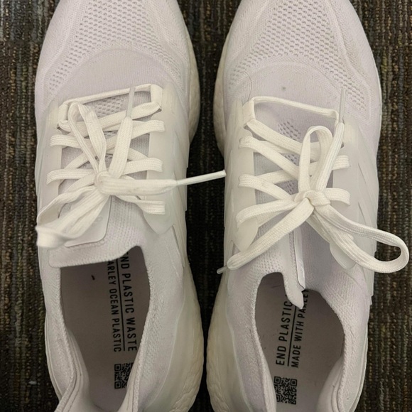 UltraBoost 22 - Picture 3 of 3